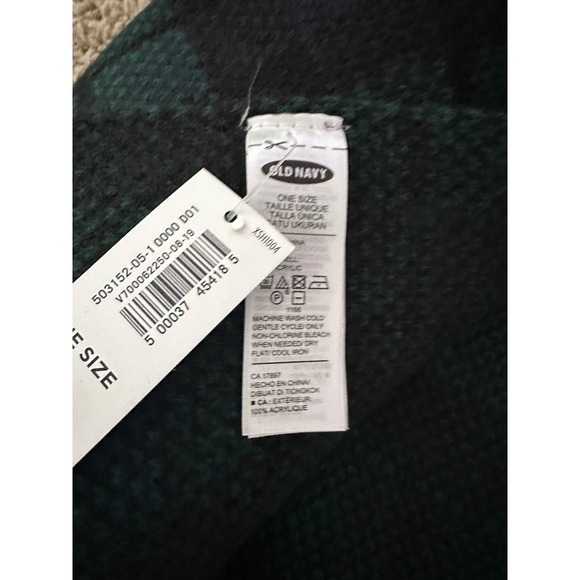 New Old Navy Plaid Hat and Scarf Set Green Blue One Size NWT winter - Picture 2 of 7